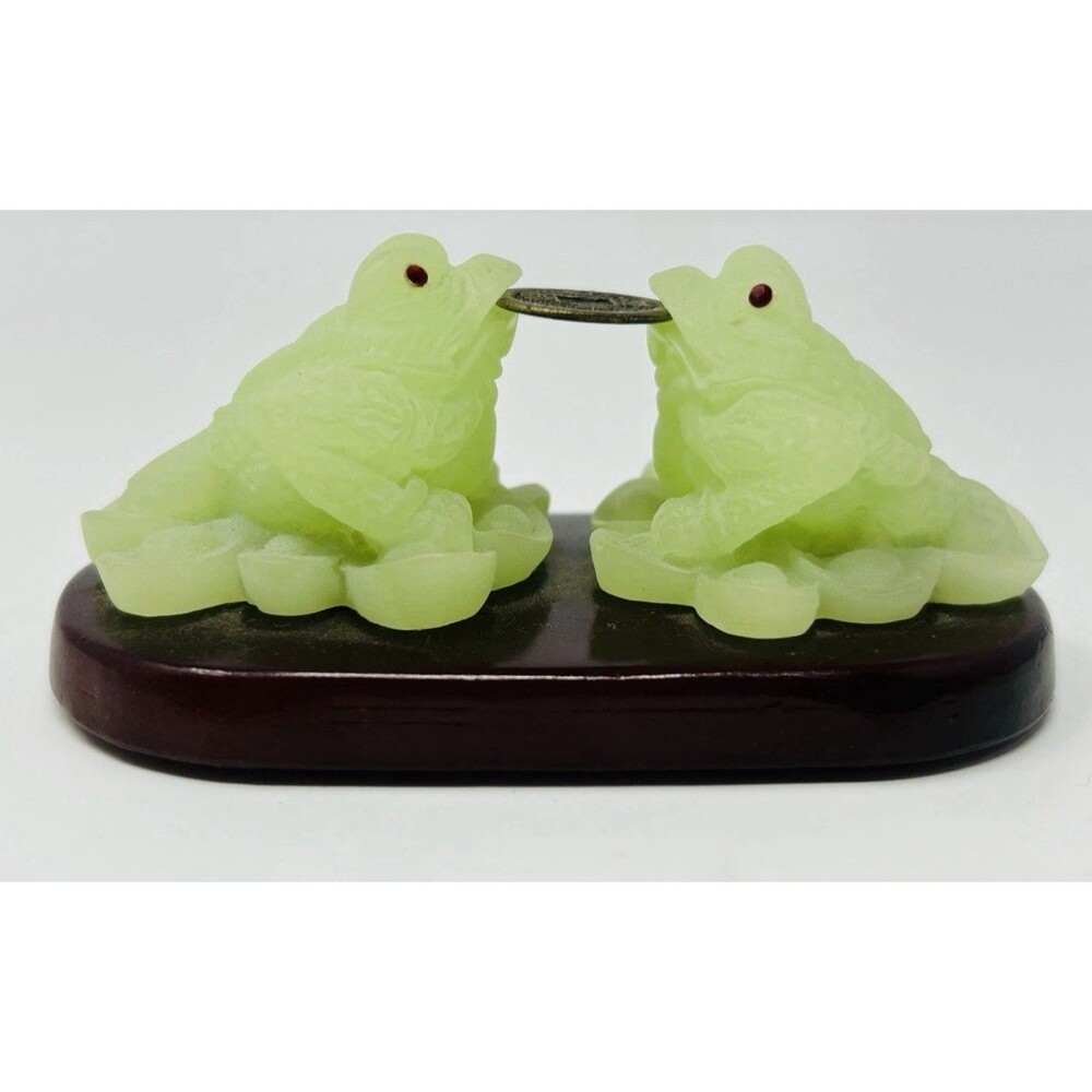 Vintage Chinese Jade Glass Money Frogs Coin Feng Shui Wealth Prosperity Decor